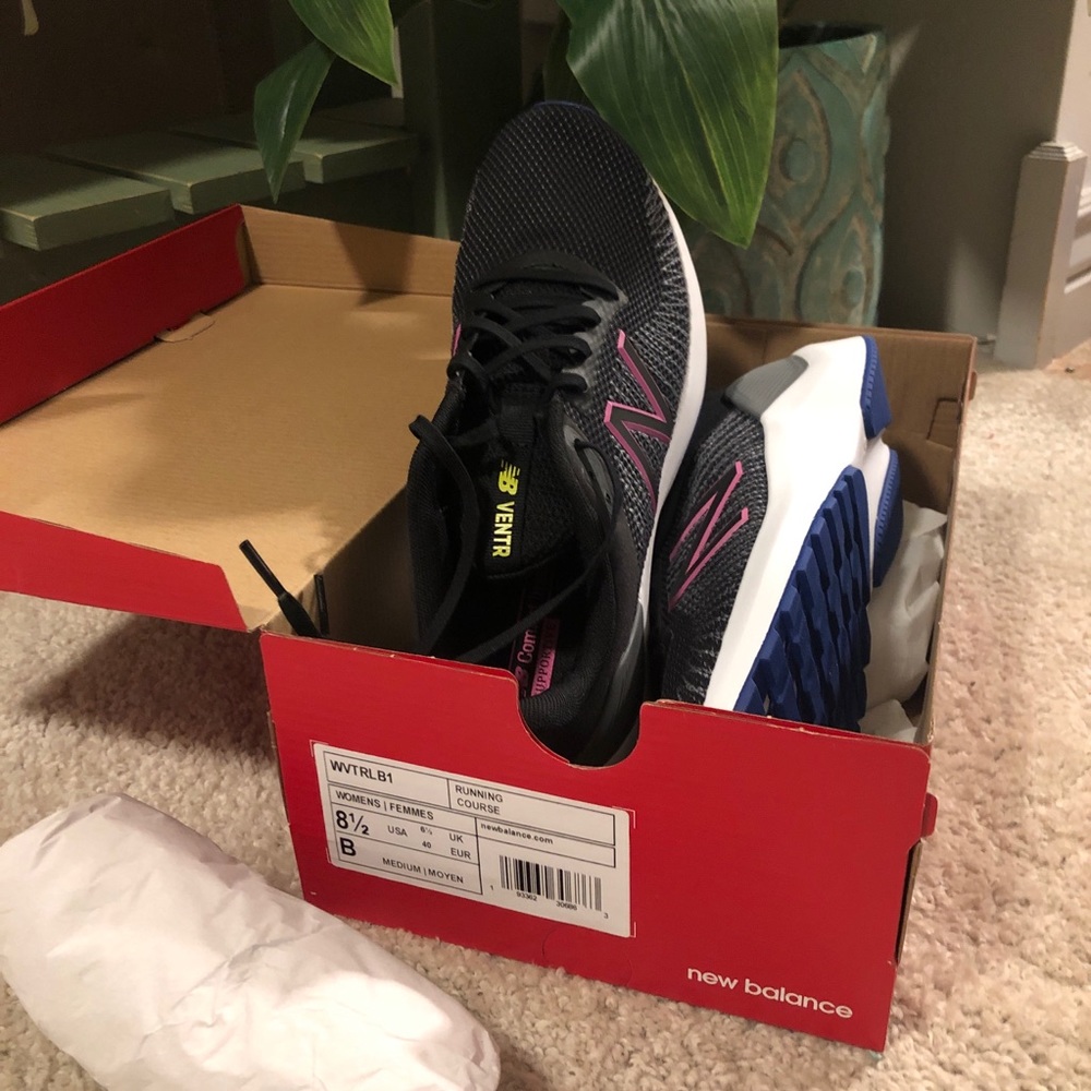 New Balance - Women’s VENTR